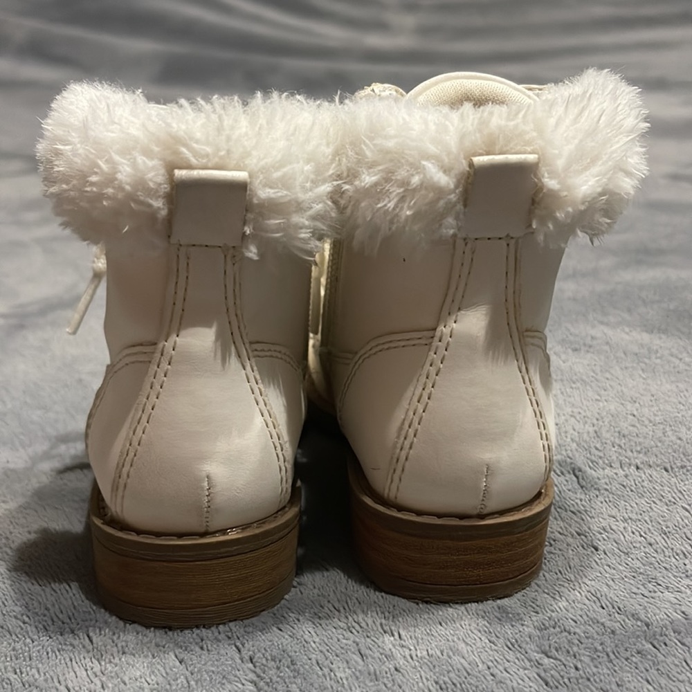 White boots size 6 - Picture 3 of 4